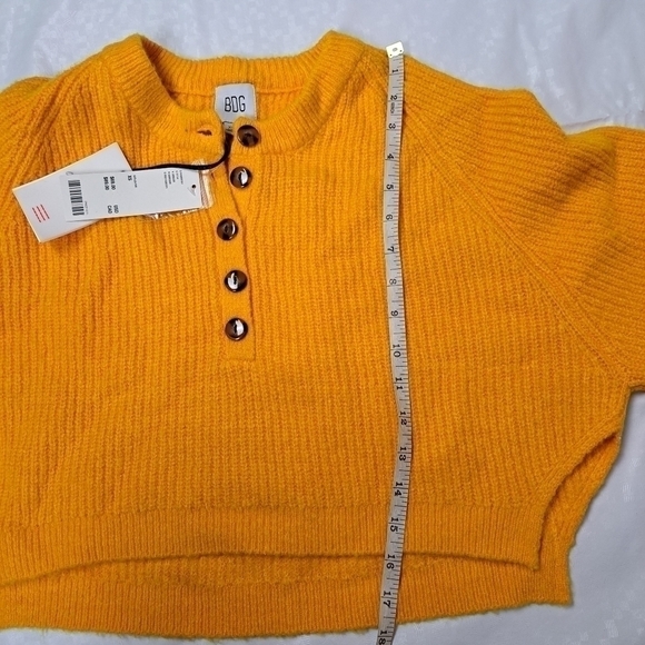 URBAN Outfitters BDG Harlow Henley Sweater - Picture 9 of 9